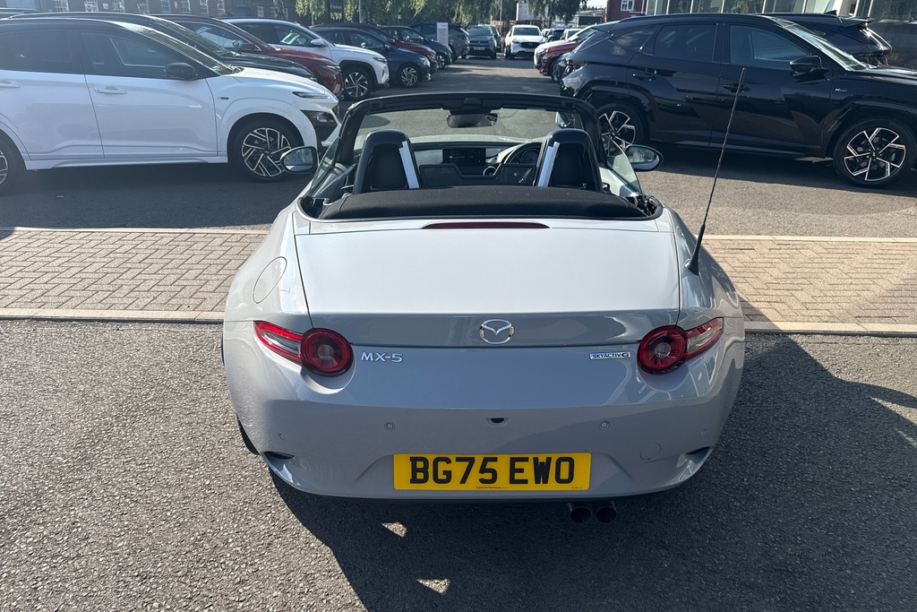 Mazda MX-5 Exclusive-line White #45