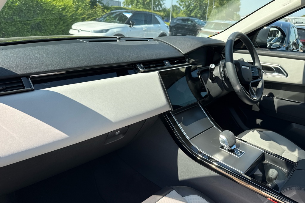 Land Rover Range Rover Velar 2.0 P250 Dynamic Se Black #2