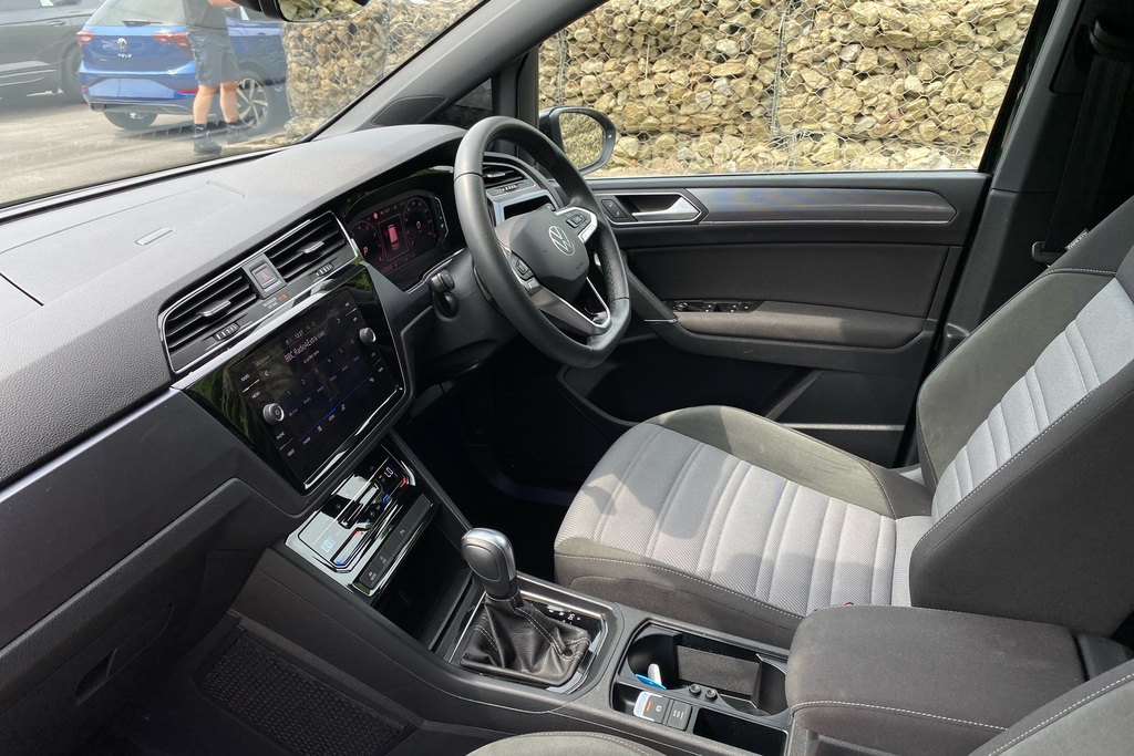 Volkswagen Touran 1.5 Tsi Evo R-line Dsg Black #2