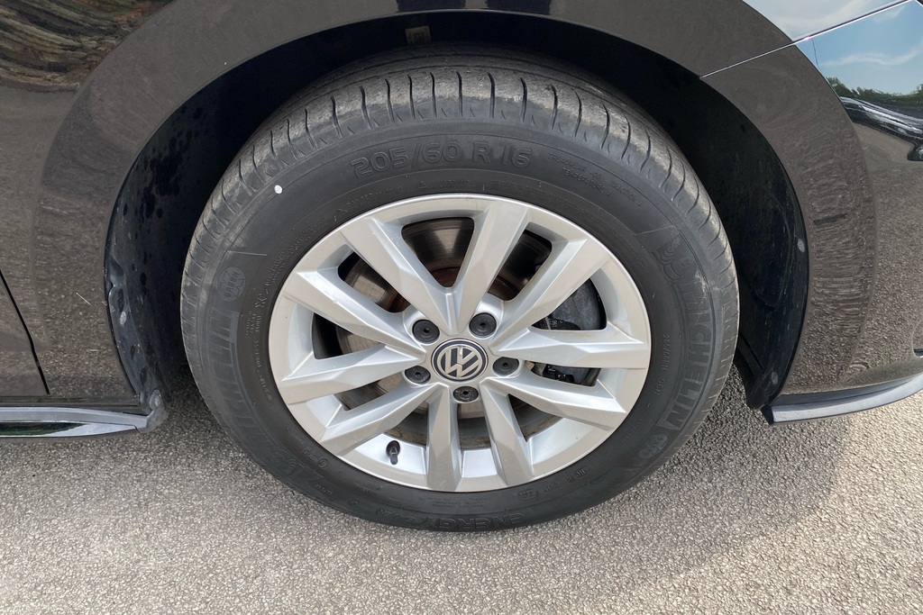 Volkswagen Touran 1.5 Tsi Evo R-line Dsg Black #5