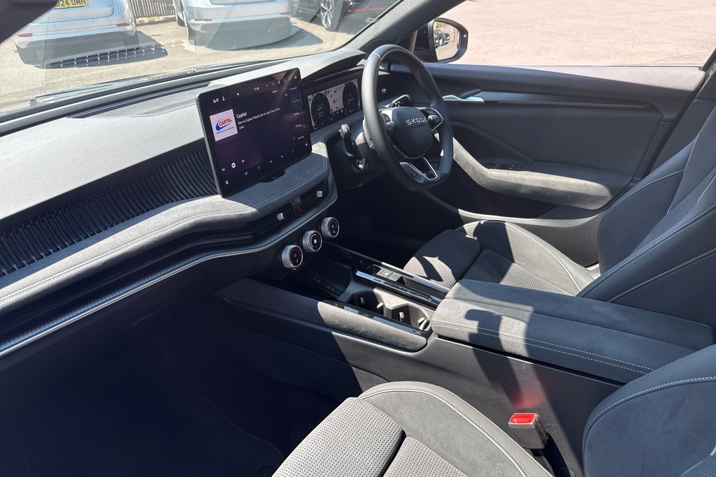 Skoda Superb 1.5 Tsi E-tec Sportline Dsg Black #2