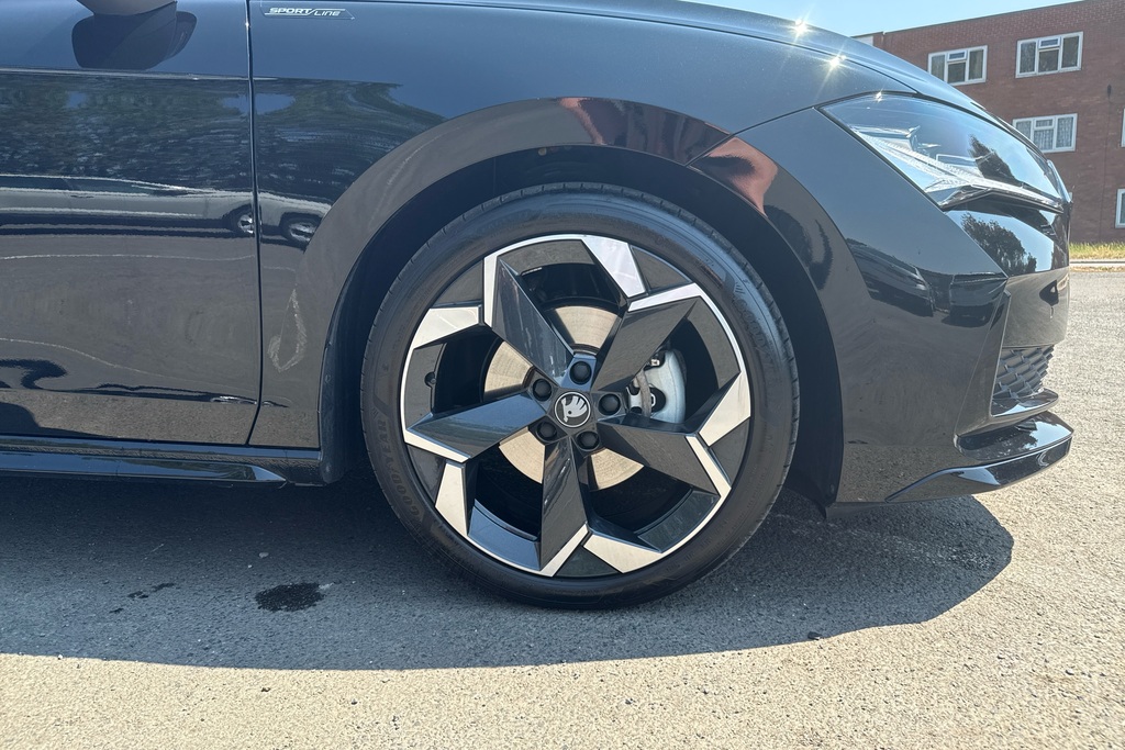 Skoda Superb 1.5 Tsi E-tec Sportline Dsg Black #5