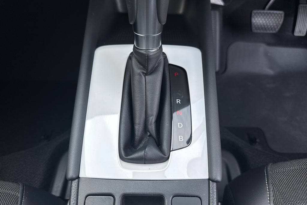 Honda Jazz Honda Jazz 1.5 I-mmd Hybrid Advance Ecvt Hatch Red #37