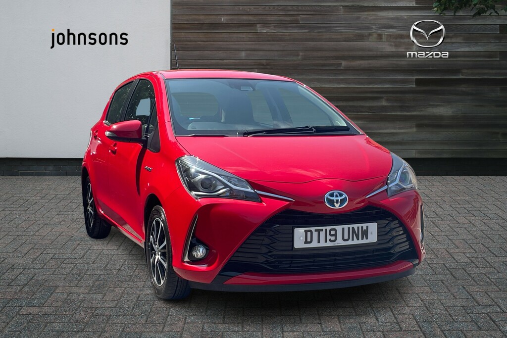 Toyota Yaris 1.5 Hybrid Icon Tech Cvt Red