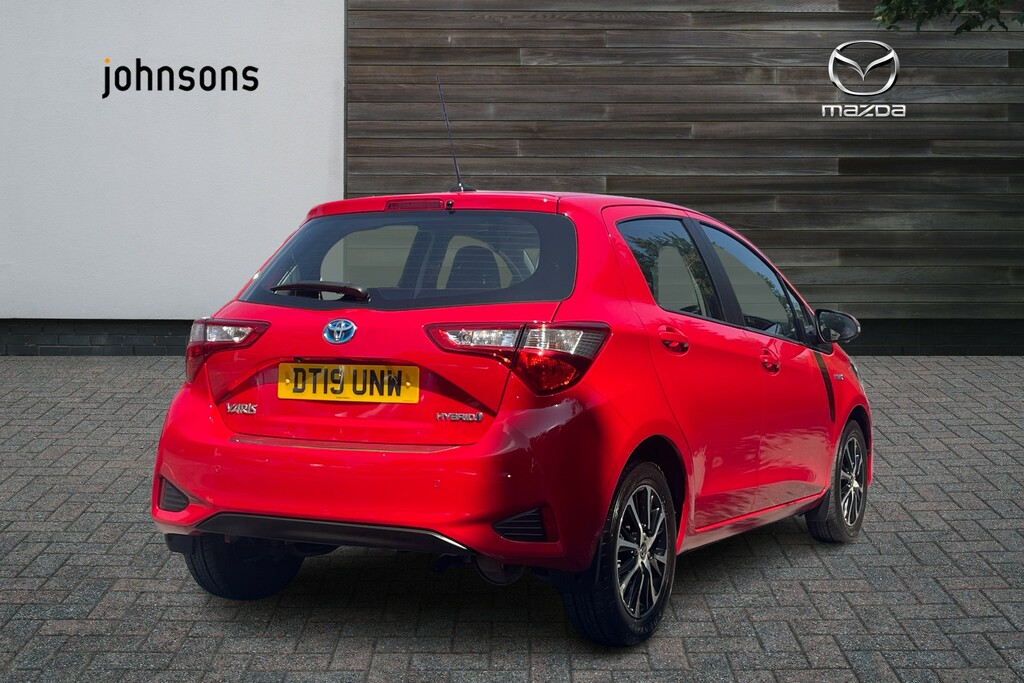 Toyota Yaris 1.5 Hybrid Icon Tech Cvt DT19UNW Red #5