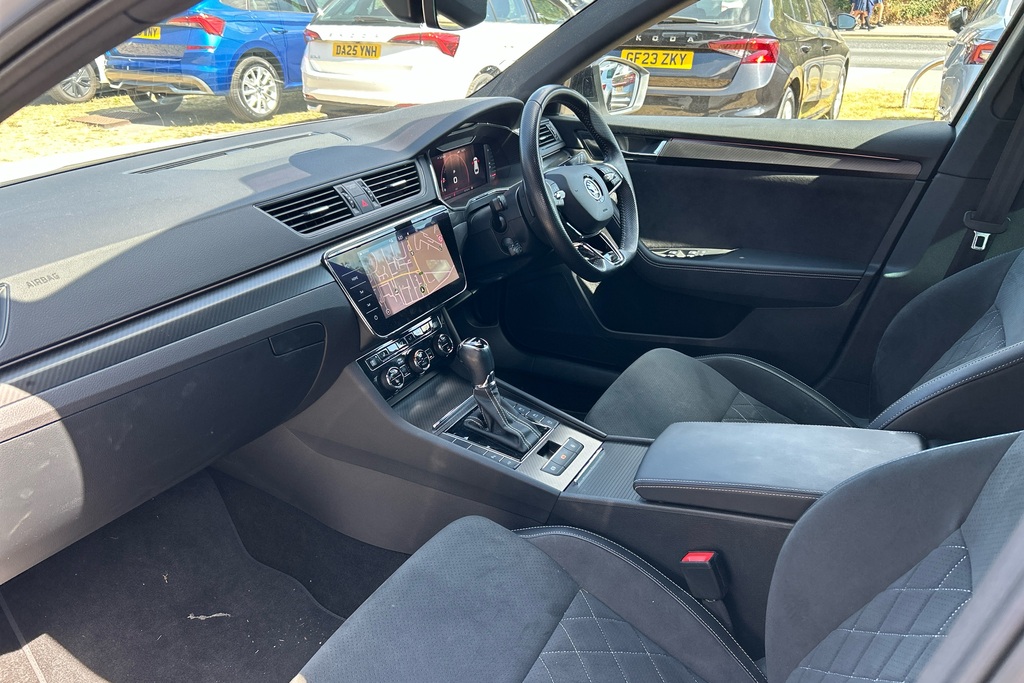 Skoda Superb 2.0 Tdi Cr 200 Sport Line Plus Dsg White #2