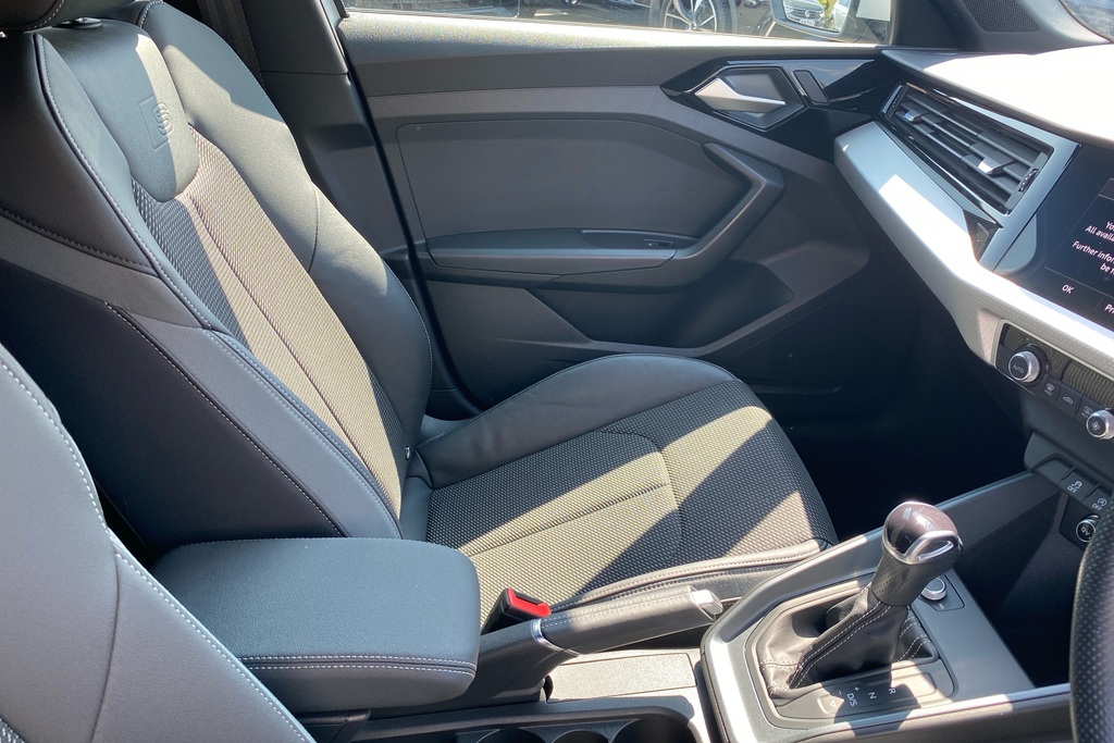 Audi A1 Technik White #19