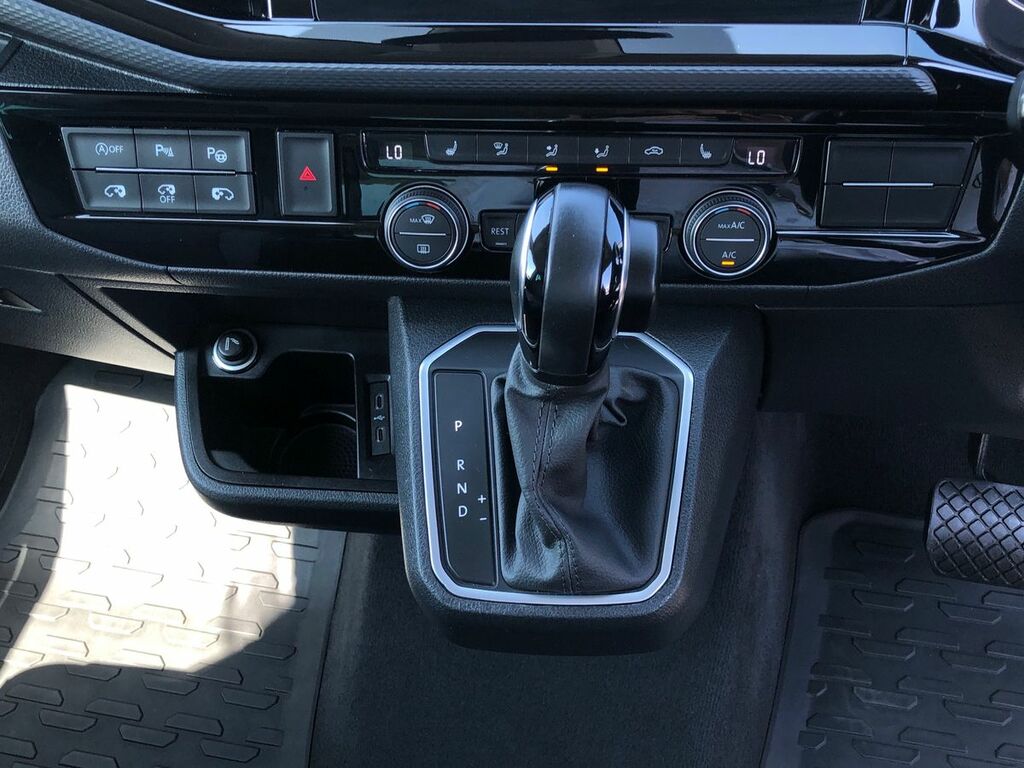 Volkswagen Caravelle Executive Dsg Red #12