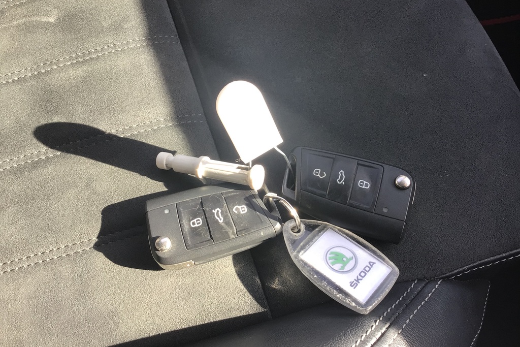 Skoda Karoq Se Technology White #35