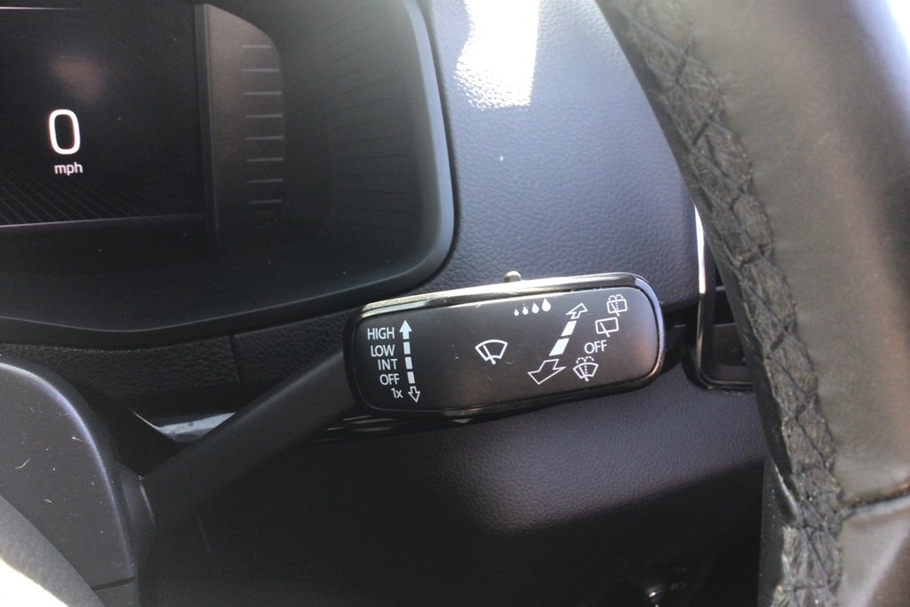 Skoda Karoq Se Technology White #20