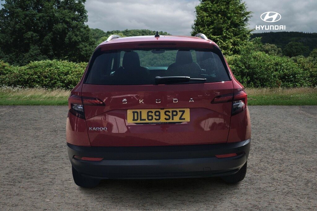 Skoda Karoq Se Technology White #11