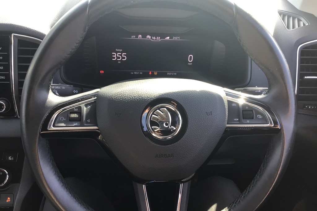 Skoda Karoq Se Technology White #17