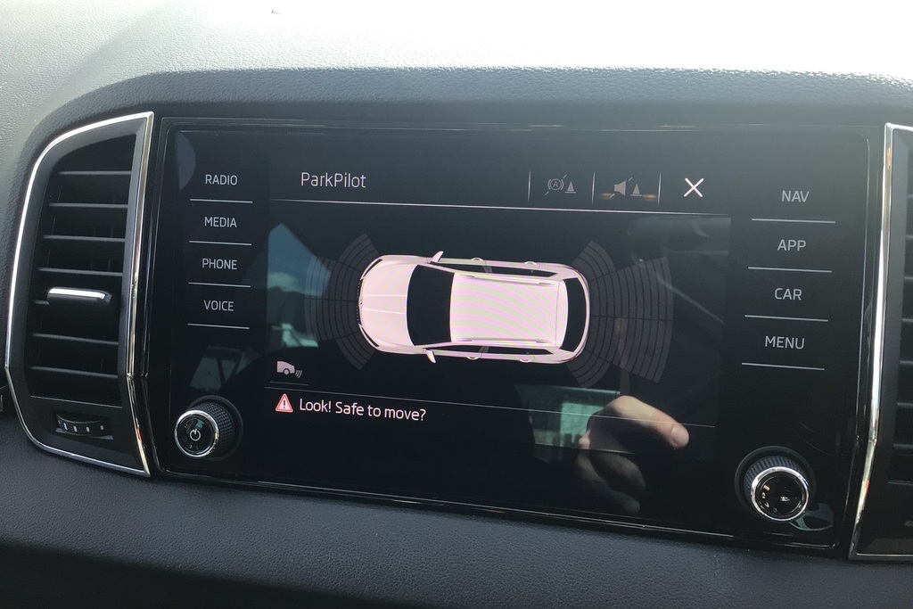 Skoda Karoq Se Technology White #27