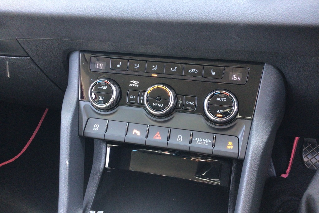 Skoda Karoq Se Technology White #26