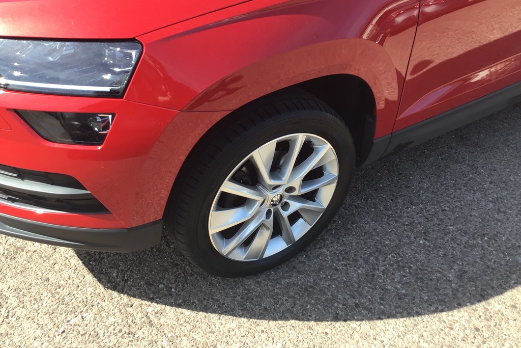 Skoda Karoq Se Technology White #49