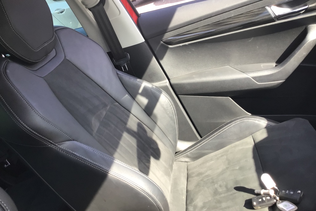 Skoda Karoq Se Technology White #36