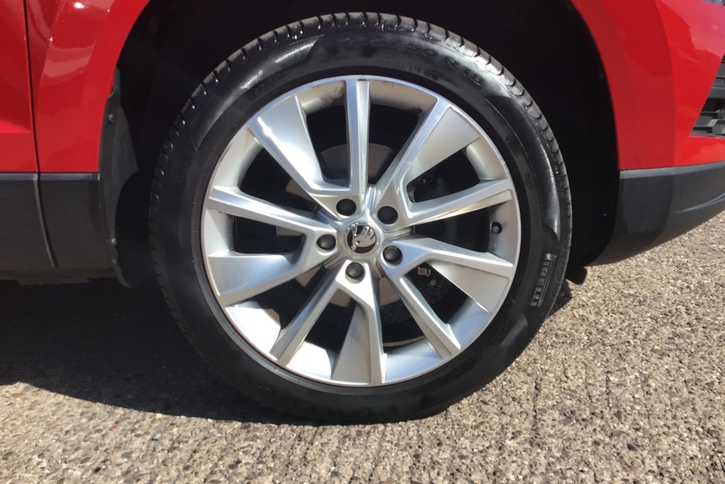 Skoda Karoq Se Technology White #7