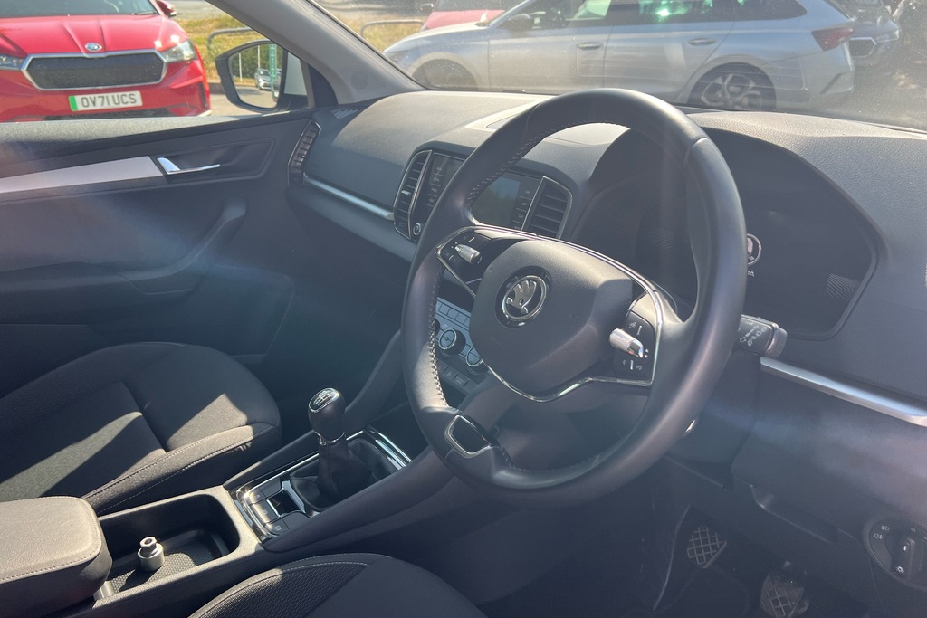 Skoda Karoq 1.0 Tsi Se Drive GL23DXJ White #6