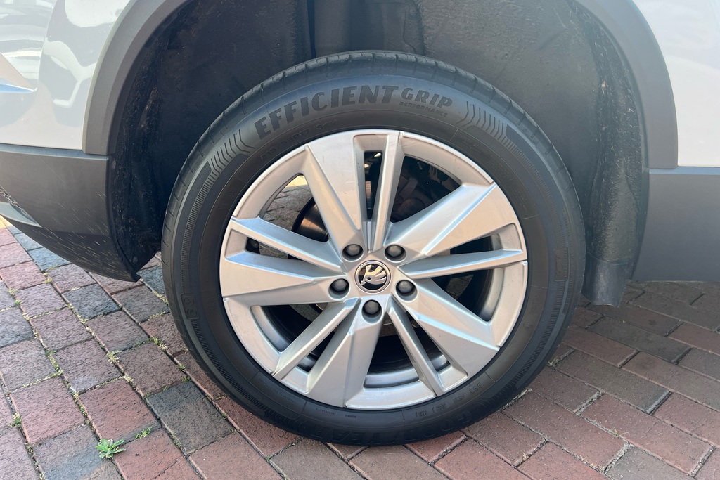 Skoda Karoq 1.0 Tsi Se Drive GL23DXJ White #5