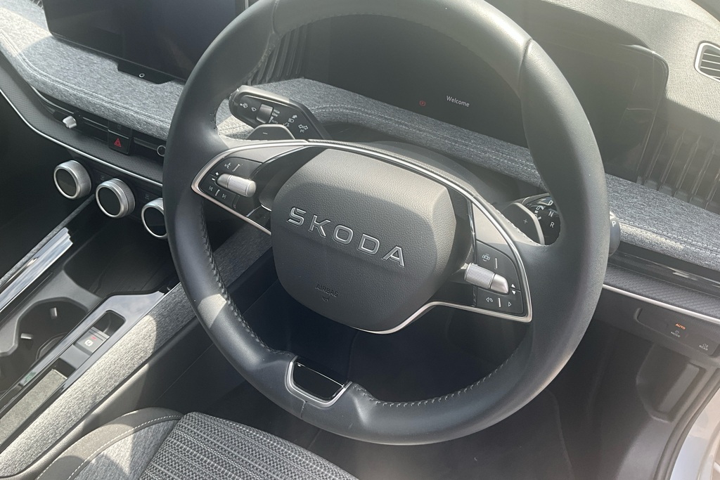 Skoda Superb 1.5 Tsi E-tec Se Technology Dsg Black #47