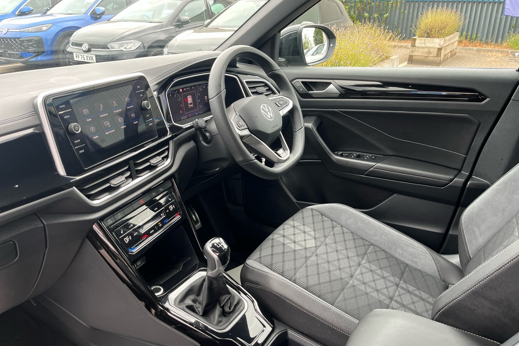 Volkswagen T-Roc 1.5 Tsi R-line GD25OAH Black #2