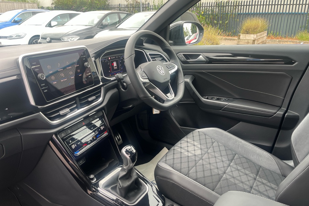 Volkswagen T-Roc 1.5 Tsi R-line DE75VFA Black #2