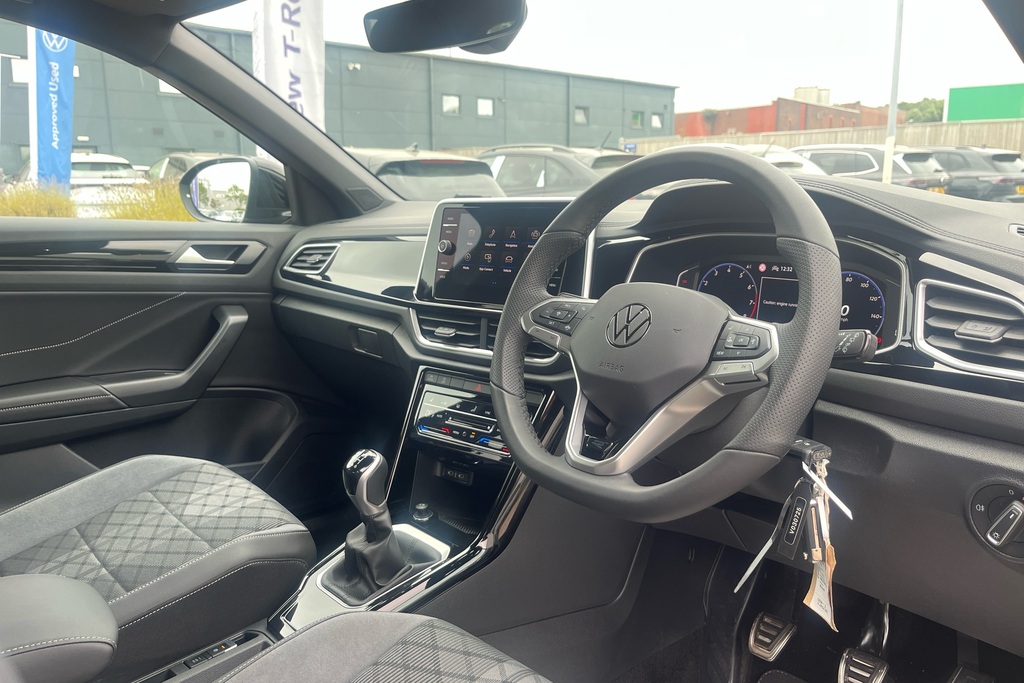 Volkswagen T-Roc 1.5 Tsi R-line DE75VFA Black #6