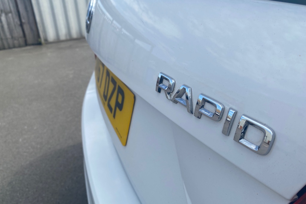 Skoda Rapid 1.2 Tsi 110Ps Sport Hatchback 5-Dr Black #32