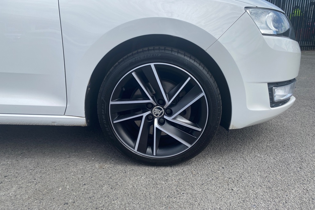 Skoda Rapid 1.2 Tsi 110Ps Sport Hatchback 5-Dr Black #7
