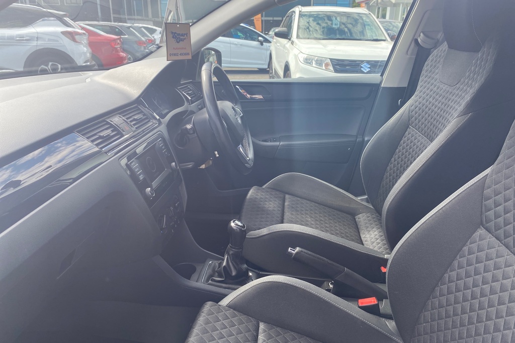 Skoda Rapid 1.2 Tsi 110 Sport White #6