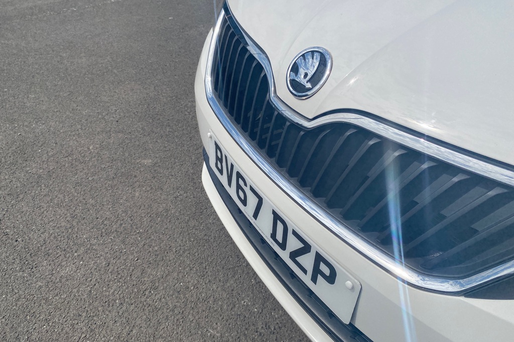 Skoda Rapid 1.2 Tsi 110Ps Sport Hatchback 5-Dr Black #40