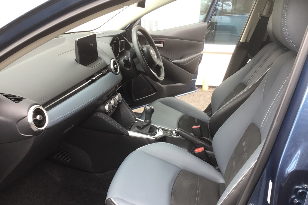 Mazda 2 1.5 E-skyactiv G Mhev 115 Gt Sport Tech Blue #6