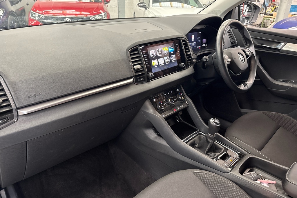 Skoda Karoq 1.0 Tsi Se Drive Silver #2