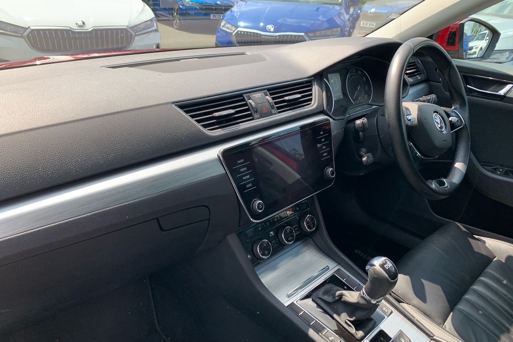 Skoda Superb 2.0 Tdi Cr Se Technology Dsg Red #2