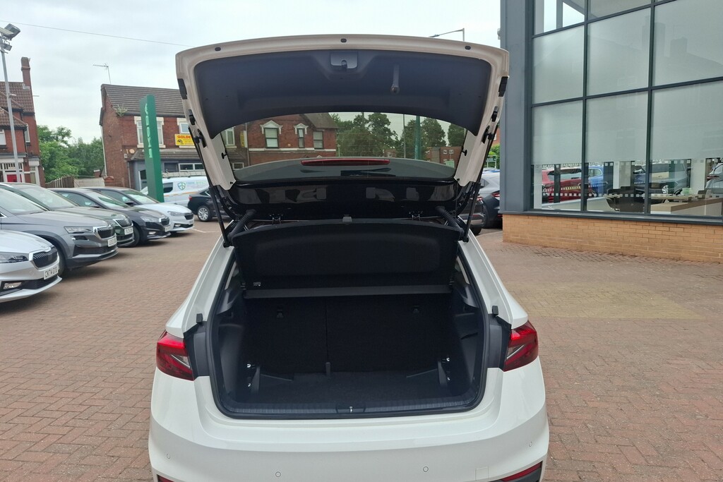 Skoda Fabia 1.0 Tsi 116 Design Edition Hatchback White #10