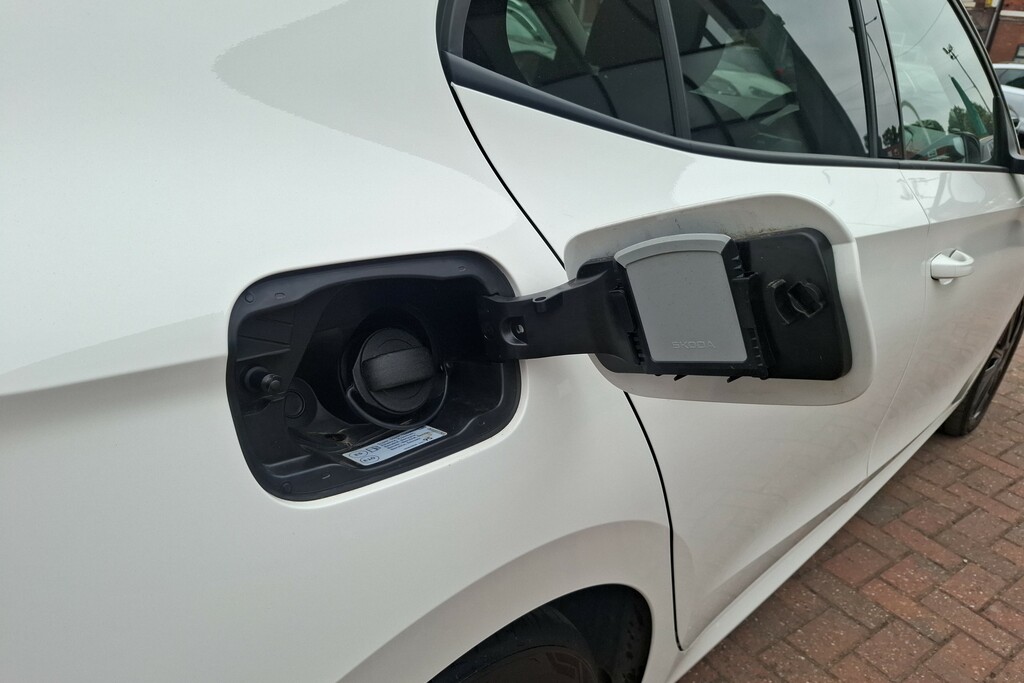 Skoda Fabia 1.0 Tsi 116 Design Edition Hatchback White #28