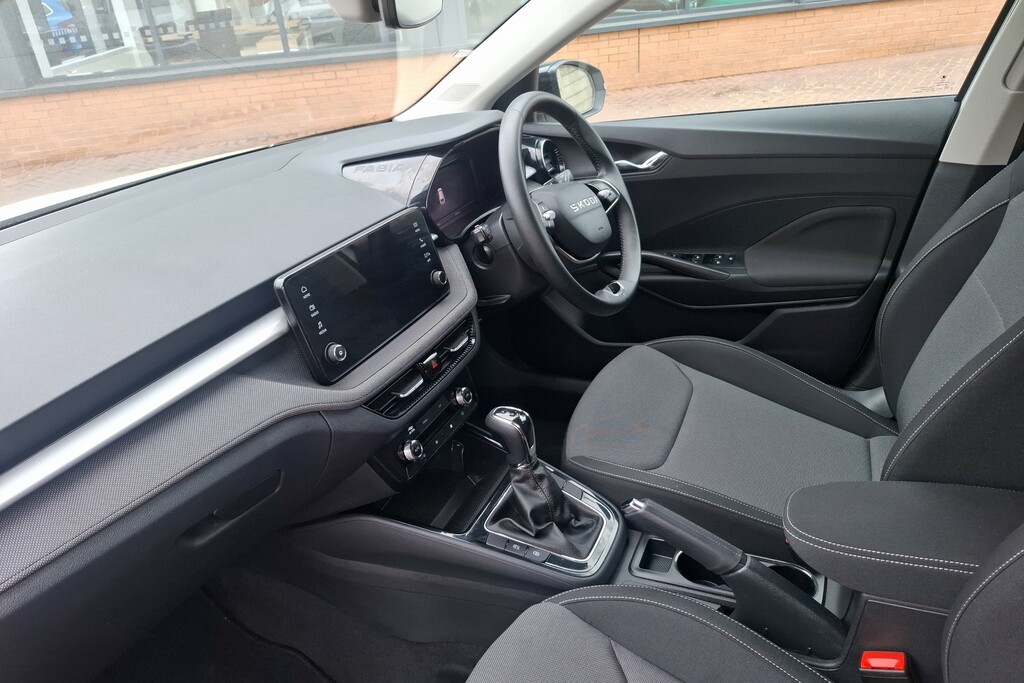 Skoda Fabia 1.0 Tsi 116 Design Edition Dsg White #2