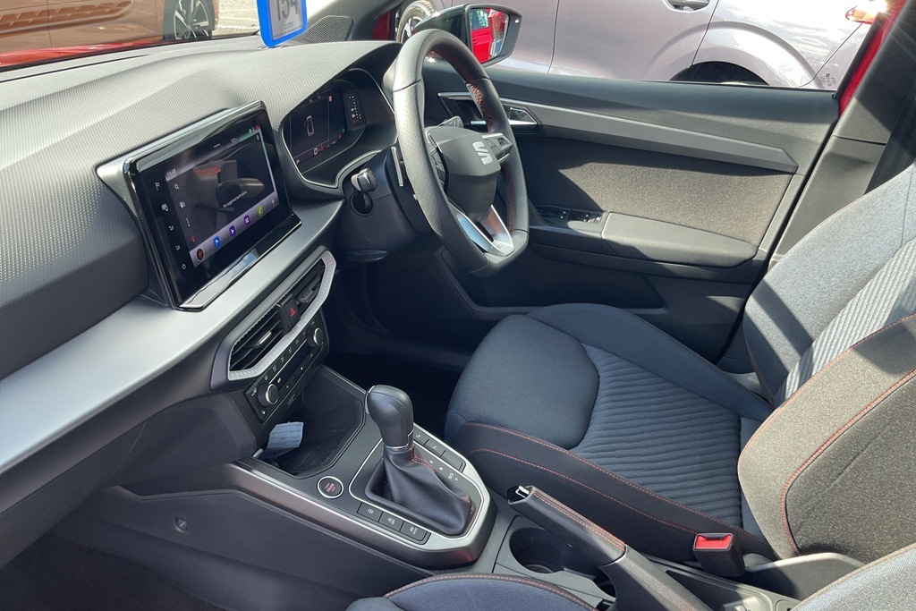Seat Arona 1.5 Tsi 150 Fr Black Edition Dsg Red #2