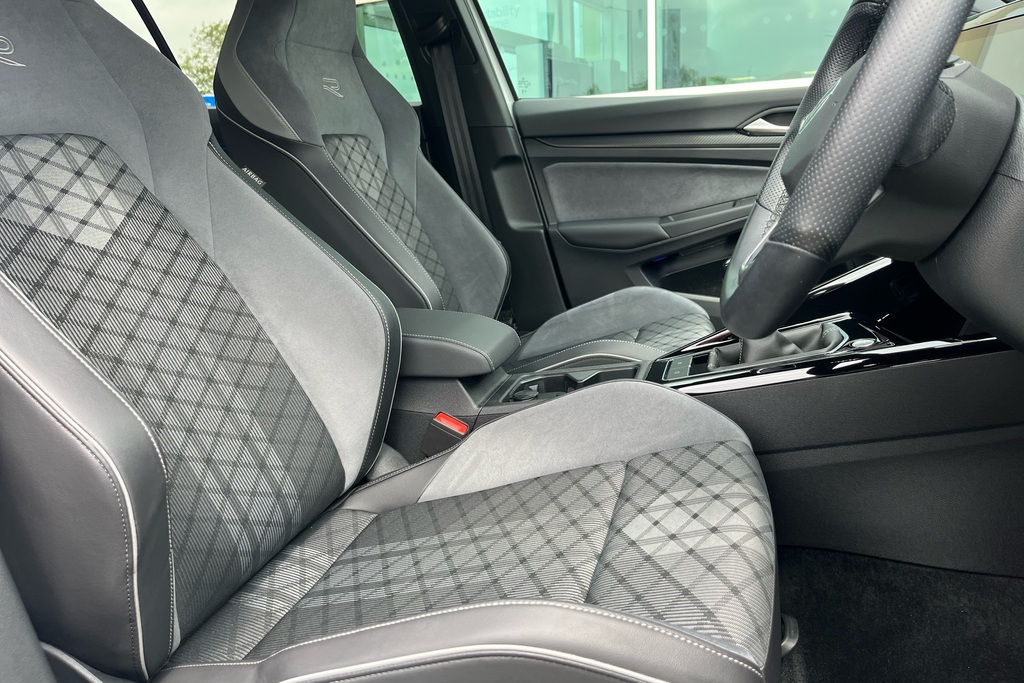 Volkswagen Golf Golf R Tsi 4Motion Black #32