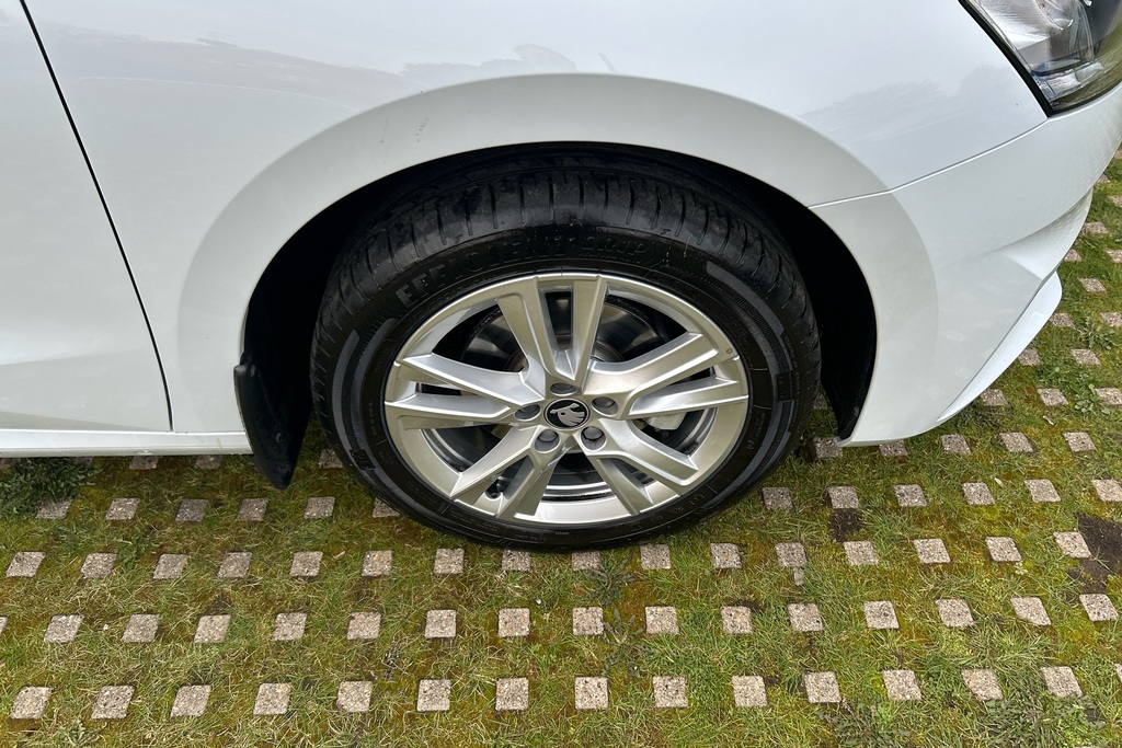 Skoda Fabia 1.0 Tsi 116 Se L Edition Dsg White #5