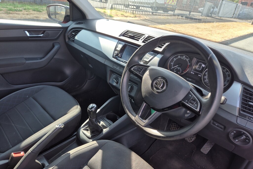 Skoda Fabia 1.0 Tsi Colour Edition Red #6
