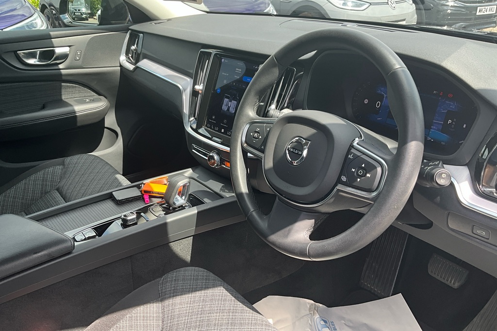 Volvo V60 2.0 B3p Core 7 Speed Black #6