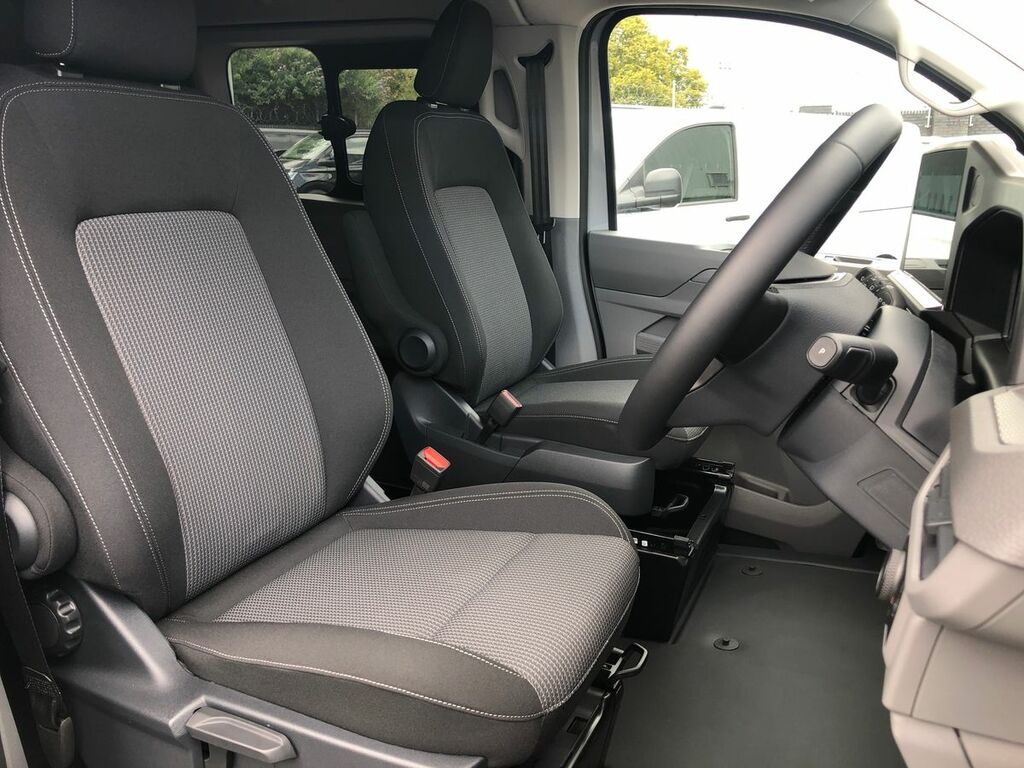 Volkswagen Transporter 2.0 Tdi 110 Commerce Plus Kombi Van Red #18