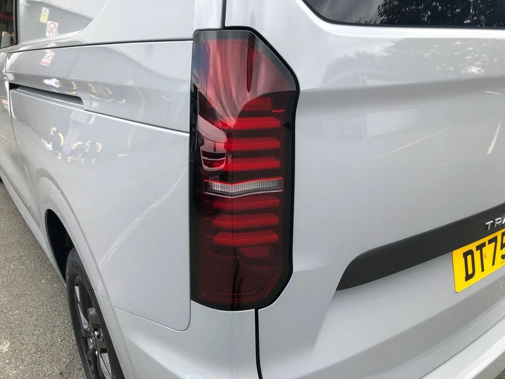 Volkswagen Transporter 2.0 Tdi 110 Commerce Plus Kombi Van Red #17