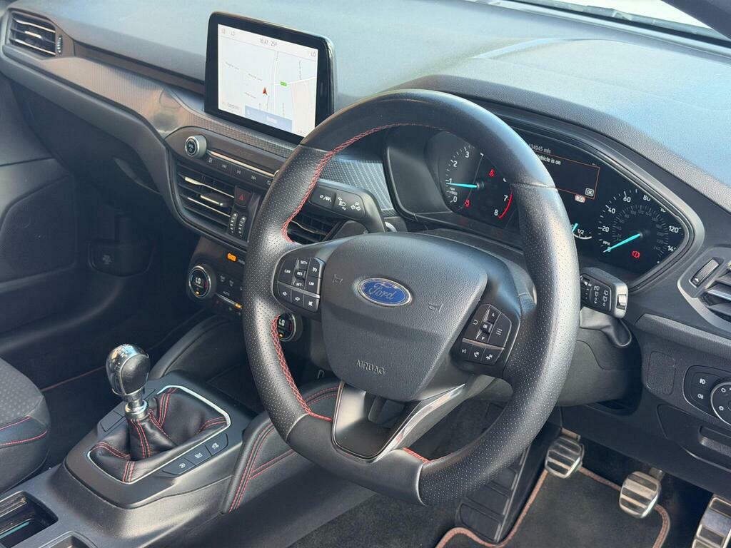 Ford Focus 1.0T Ecoboost Titanium Euro 6 Ss Black #26