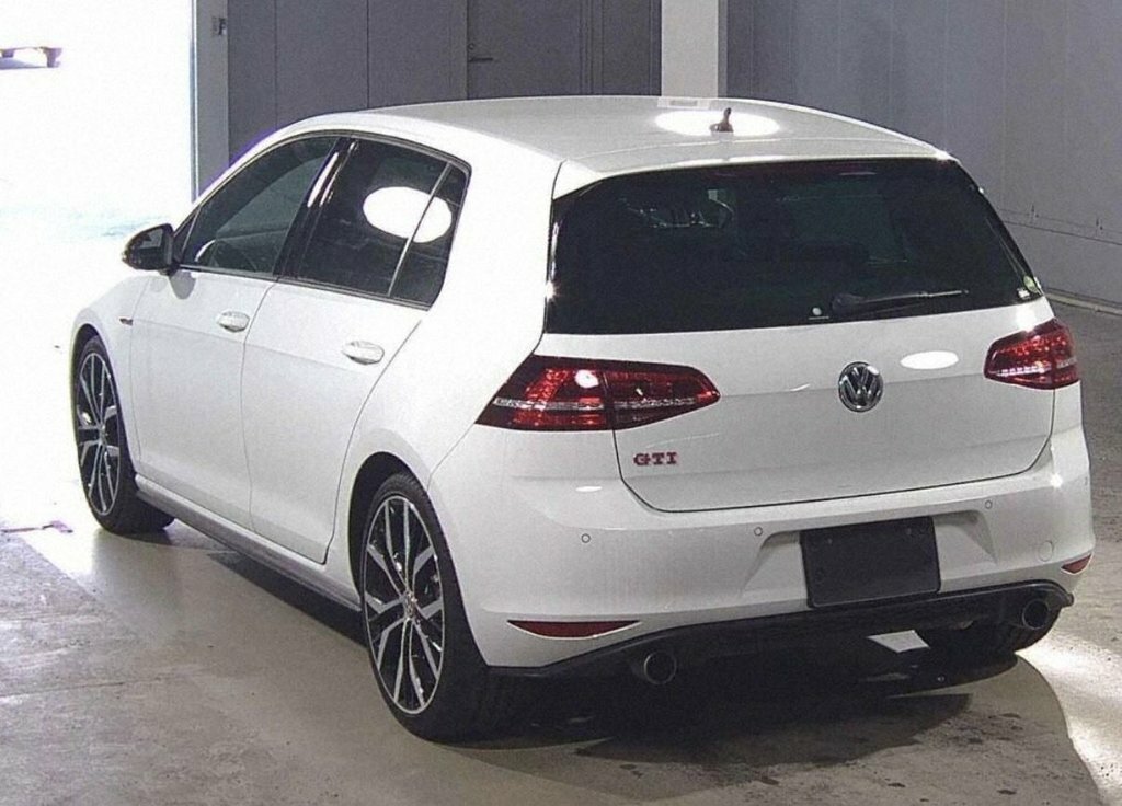 Volkswagen Golf 2L Gti Performance White #3