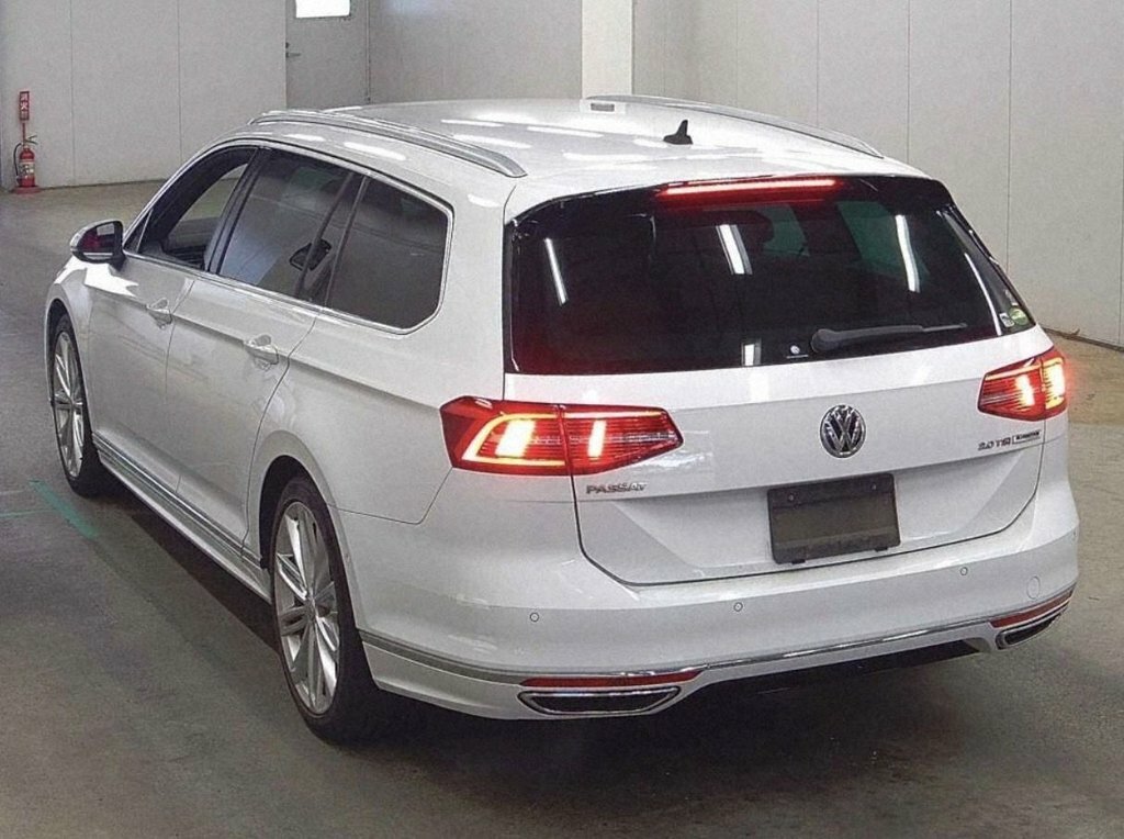 Volkswagen Passat 2L R-line White #3