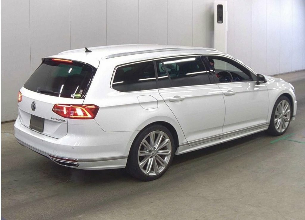 Volkswagen Passat 2L R-line White #4