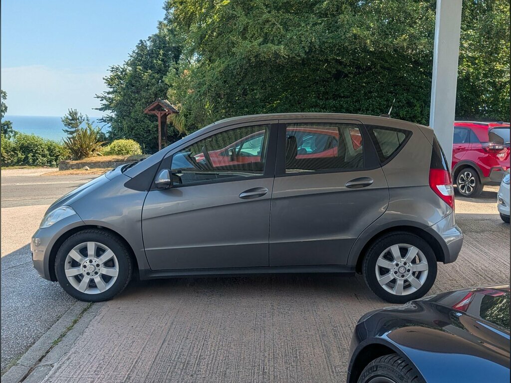 Mercedes-Benz A Class Hatchback Black #9