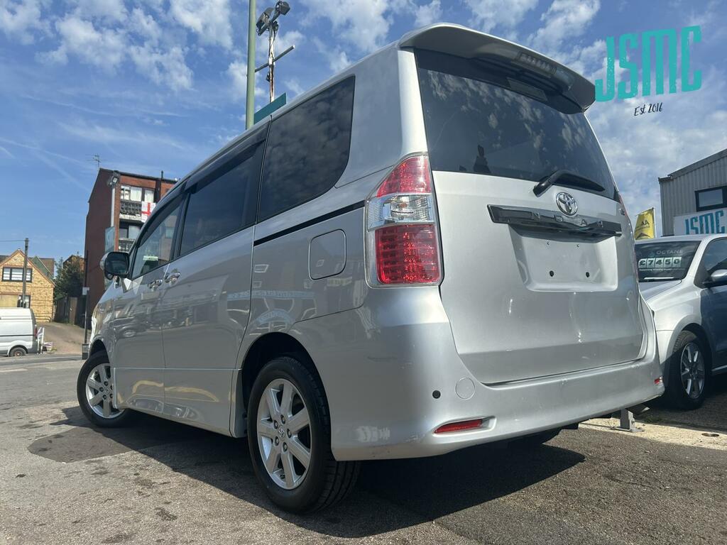 Toyota Noah 2.0 Silver #4